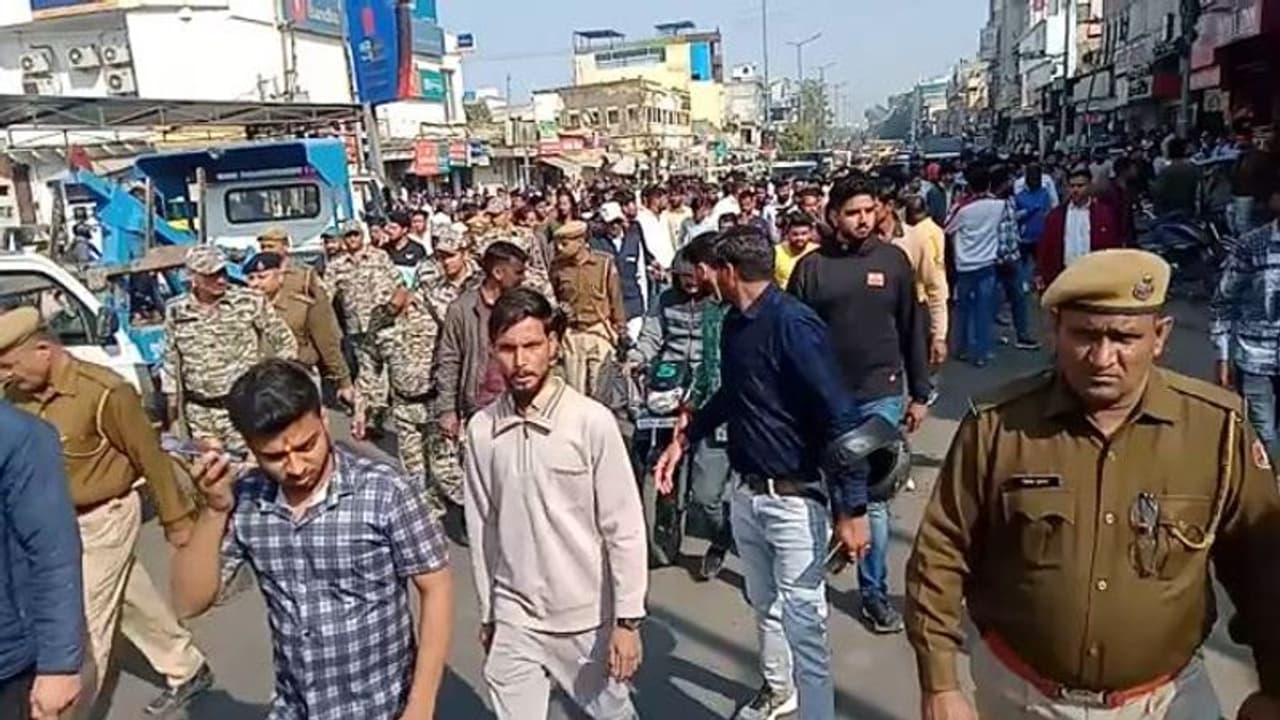 गैंगस्टर राजू ठेहट का सरेआम मर्डरः सीकर में बवाल बाजार बंद, शहर में निकले तेजा सेना के लोग