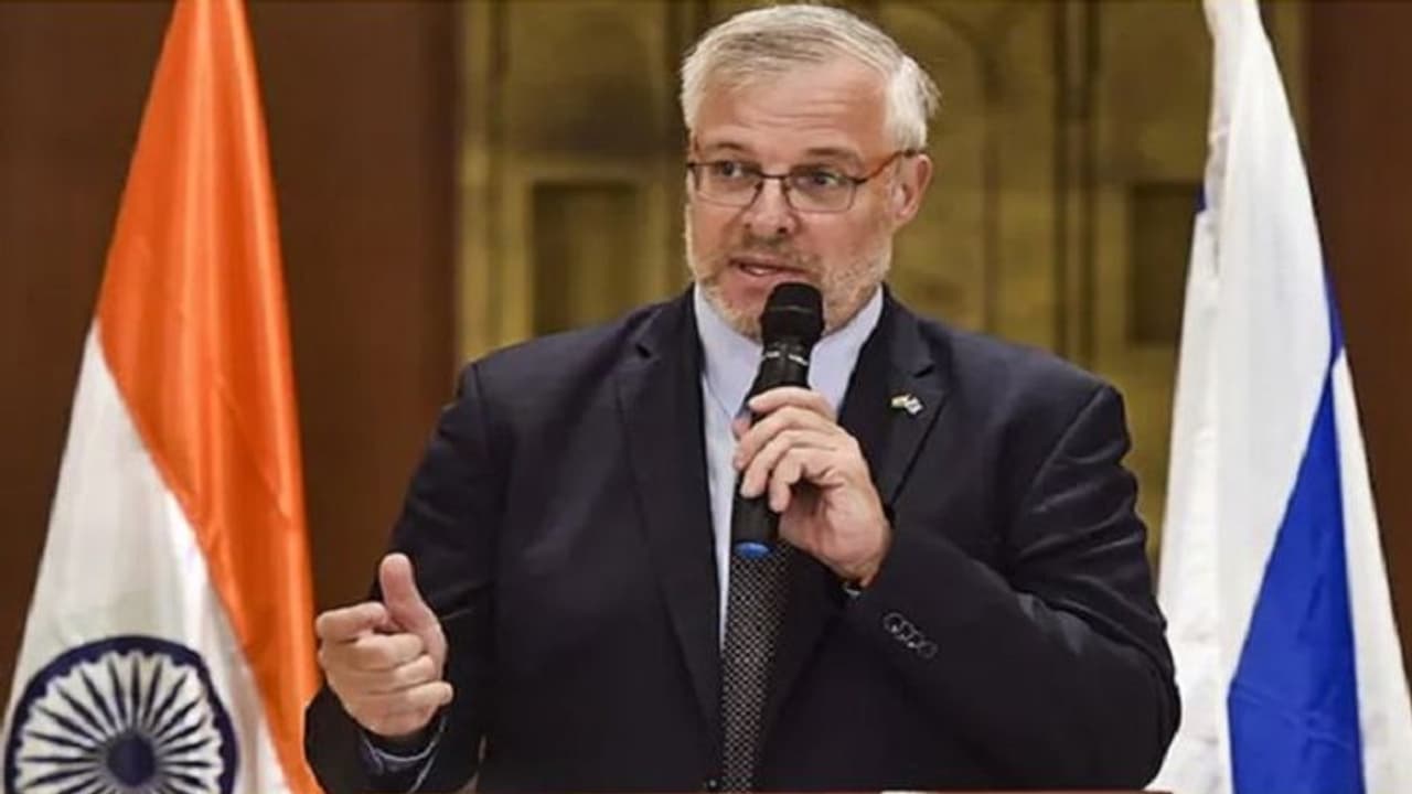 'द कश्मीर फाइल्स' विवाद: इजरायली राजदूत ने लापिड के बयान की निंदा की तो मैसेज मिला "हिटलर महान थे"