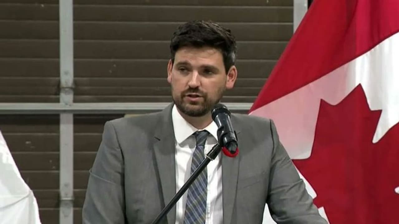 कनाडा में काम कर रहे भारतीय पेशेवरों के लिए अच्छी खबर, बच्चों को भी मिलेगा वर्क परमिट कनाडा में काम कर रहे भारतीय पेशेवरों के लिए अच्छी खबर, बच्चों को भी मिलेगा वर्क परमिट