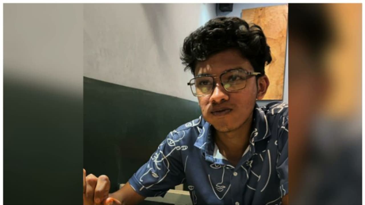 ഫുട്ബോൾ കട്ടൗട്ട് വയ്ക്കുന്നതിനിടെ ഷോക്കേറ്റ യുവാവ് മരിച്ചു, അമീൻ മുഹമ്മദിന്റെ മരണം ചികിൽസയിലിരിക്കെ