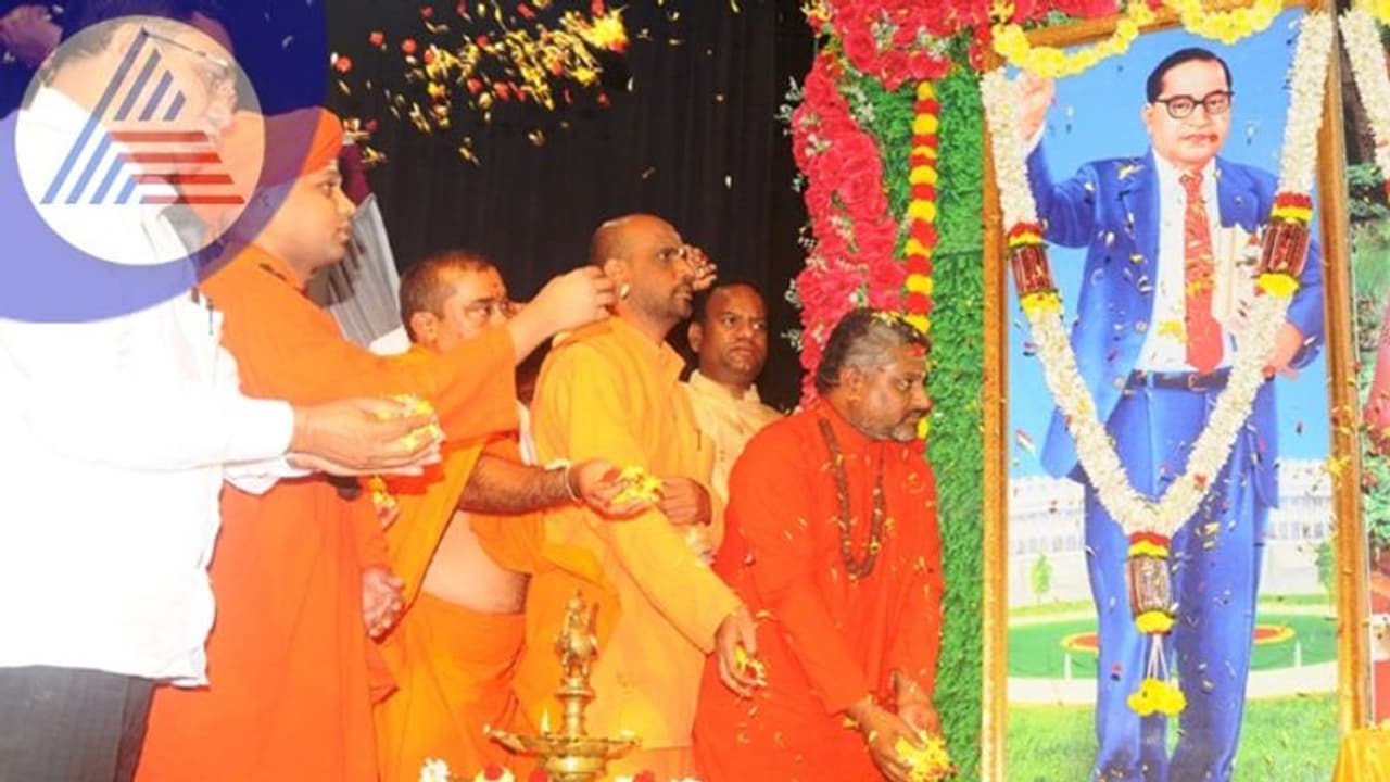 ದಲಿತ ಸಮುದಾಯ ಅಧಿಕಾರ ಚುಕ್ಕಾಣಿ ಹಿಡಿಯಬೇಕು: ಜ್ಞಾನಪ್ರಕಾಶ ಸ್ವಾಮೀಜಿ ದಲಿತ ಸಮುದಾಯ ಅಧಿಕಾರ ಚುಕ್ಕಾಣಿ ಹಿಡಿಯಬೇಕು: ಜ್ಞಾನಪ್ರಕಾಶ ಸ್ವಾಮೀಜಿ