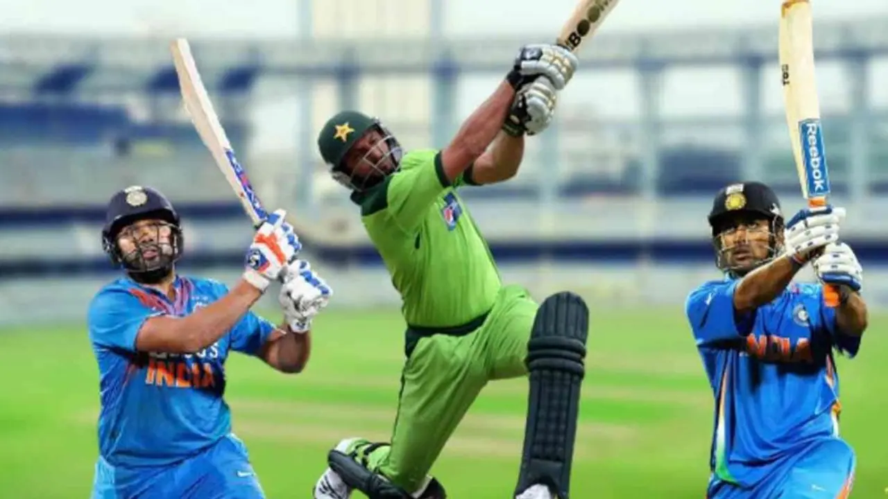 Amazing Facts: 2 बार 1 ओवर में बने 43 रन, जानें कब फेंकी गई 1 ओवर में 22 गेंद, 10 बार लगे लगातार 6 छक्के Amazing Facts: 2 बार 1 ओवर में बने 43 रन, जानें कब फेंकी गई 1 ओवर में 22 गेंद, 10 बार लगे लगातार 6 छक्के