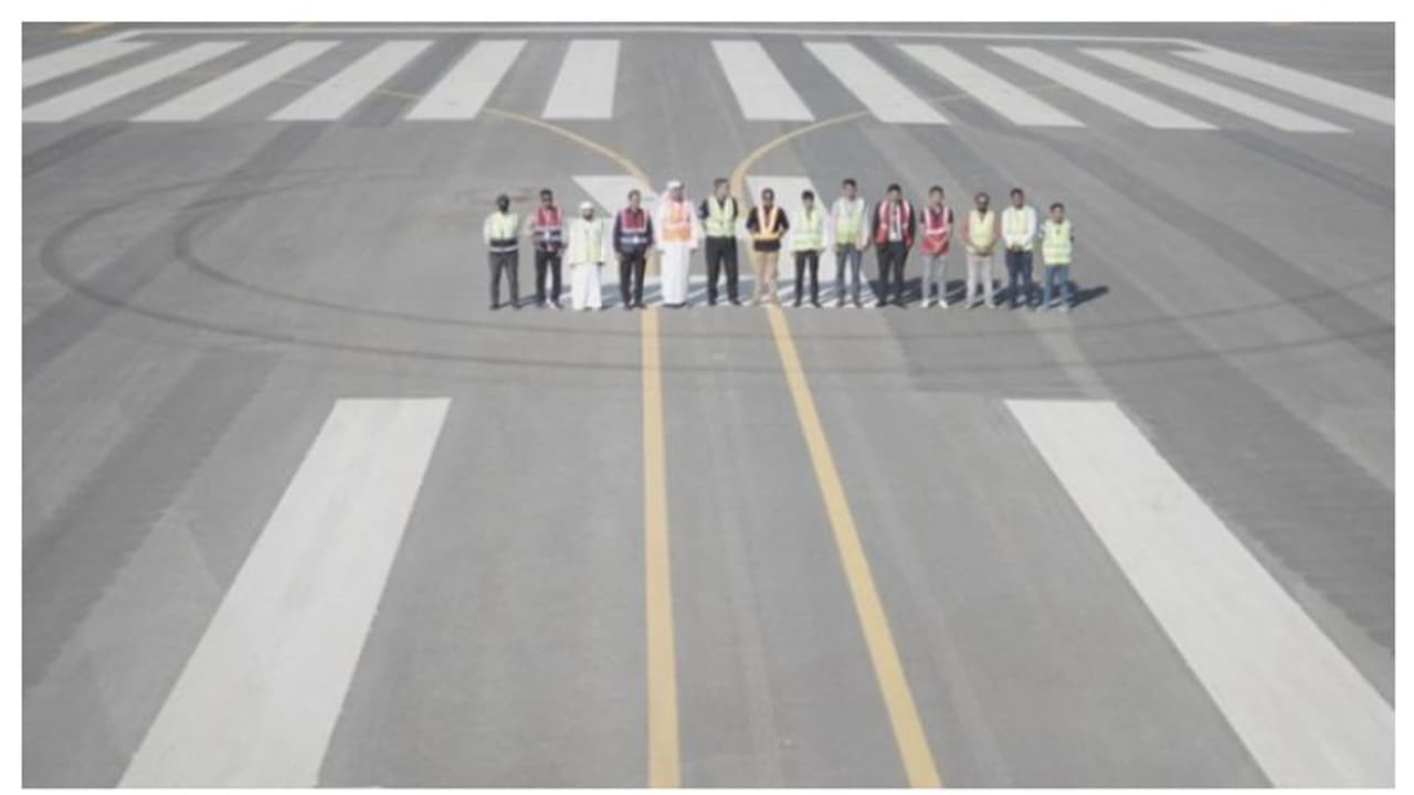 బాపట్ల జిల్లాలో జాతీయ రహదారిపై విమానాల ఎమర్జెన్సీ ల్యాండింగ్: ట్రయల్ రన్ పూర్తి బాపట్ల జిల్లాలో జాతీయ రహదారిపై విమానాల ఎమర్జెన్సీ ల్యాండింగ్: ట్రయల్ రన్ పూర్తి