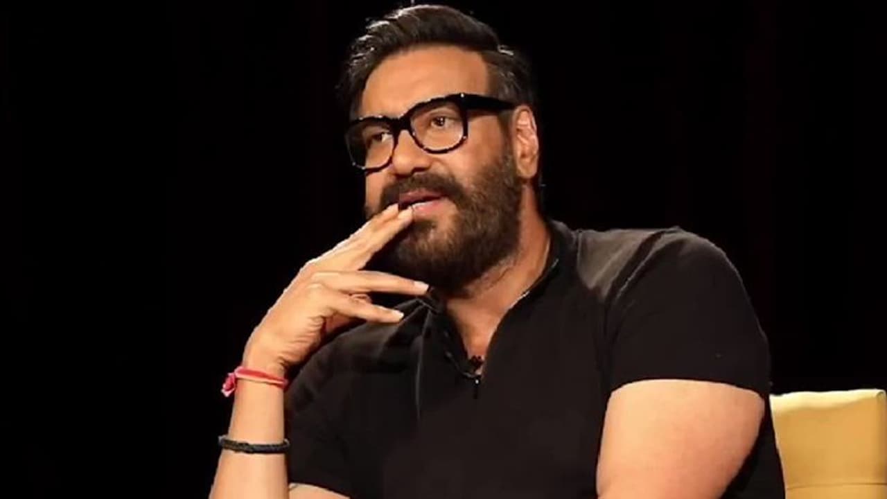 आखिर अजय देवगन ऐसा क्या कर डाला कि पीछे पड़ गया लोगों का हुजूम, वायरल हो रहा VIDEO आखिर अजय देवगन ऐसा क्या कर डाला कि पीछे पड़ गया लोगों का हुजूम, वायरल हो रहा VIDEO