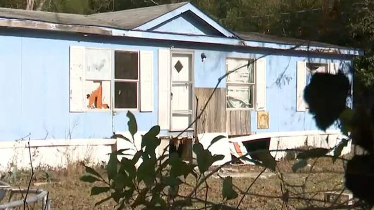 ലൈംഗികാടിമയാക്കി, സ്ത്രീയെ പട്ടിക്കൂട്ടിൽ പൂട്ടിയിട്ടു, പൊലീസെത്തുമ്പോൾ കണ്ടത് ദാരുണമായ കാഴ്ച ലൈംഗികാടിമയാക്കി, സ്ത്രീയെ പട്ടിക്കൂട്ടിൽ പൂട്ടിയിട്ടു, പൊലീസെത്തുമ്പോൾ കണ്ടത് ദാരുണമായ കാഴ്ച