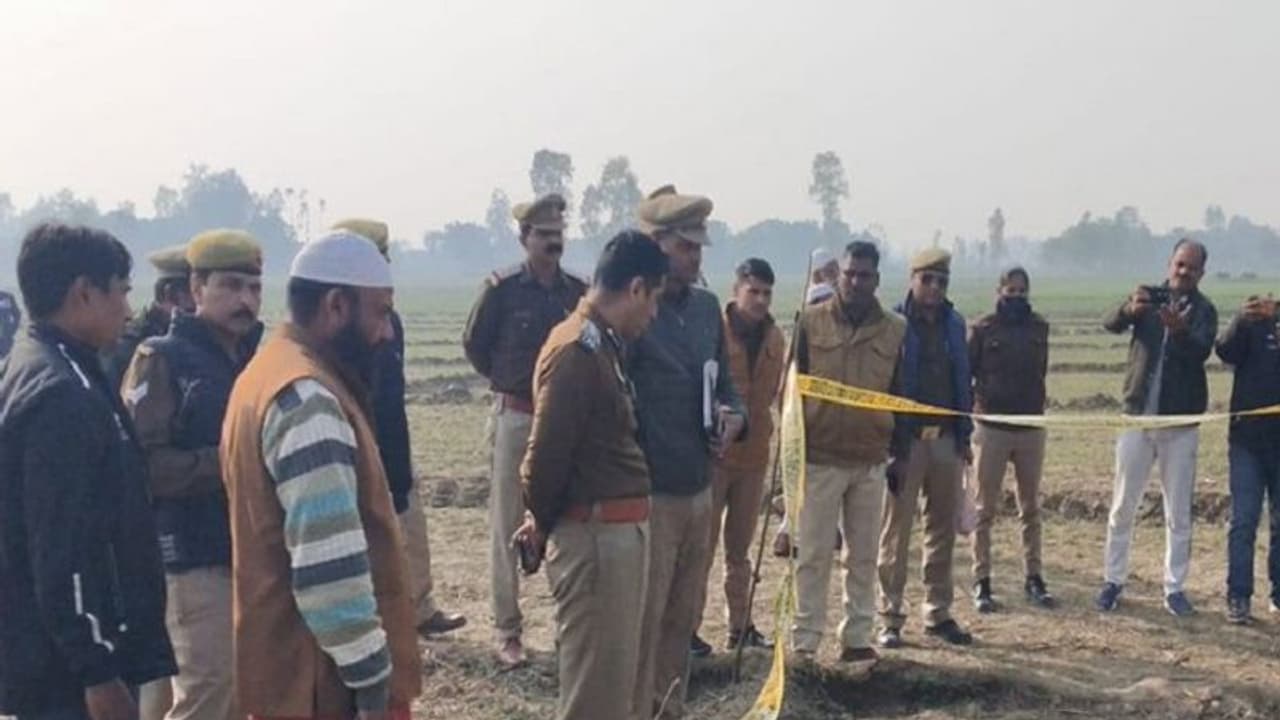 पीलीभीत में दुष्कर्म का बदला लेने के लिए मासूम को दी गई दर्दनाक मौत, पेट और सिर पर किए चाकू से कई वार पीलीभीत में दुष्कर्म का बदला लेने के लिए मासूम को दी गई दर्दनाक मौत, पेट और सिर पर किए चाकू से कई वार