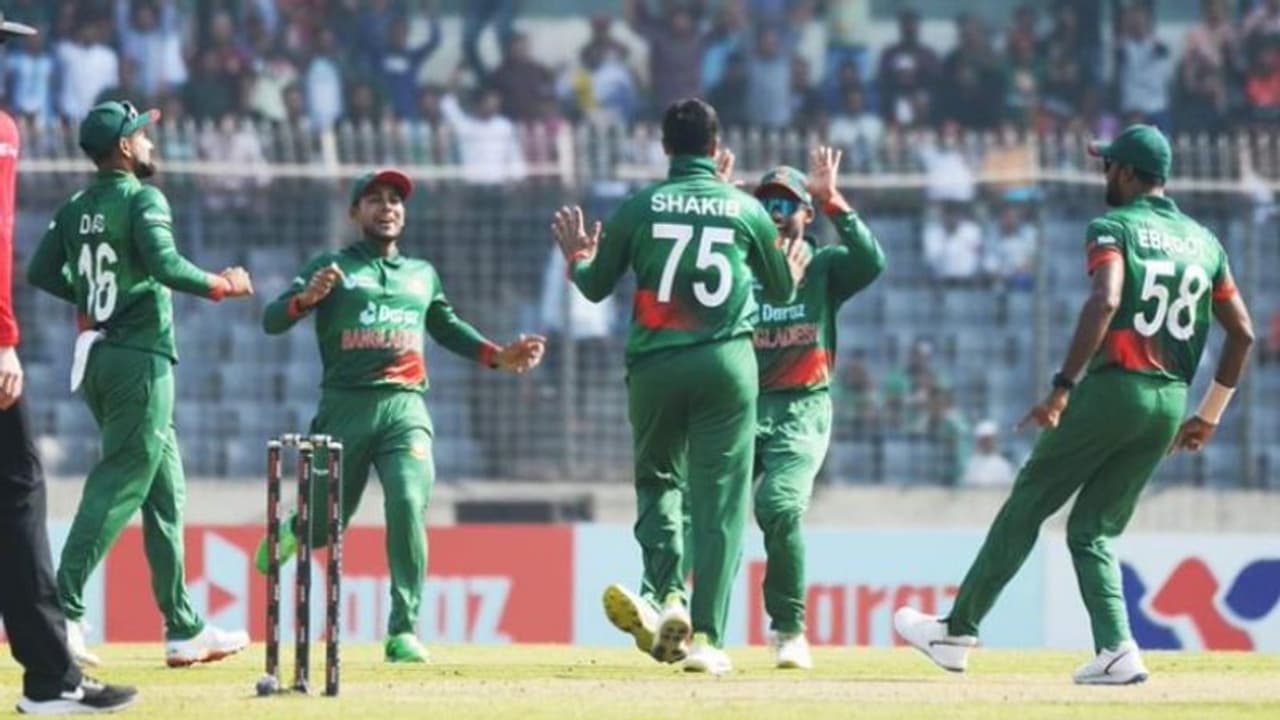 బెంబేలెత్తిస్తున్న బంగ్లా బౌలర్లు.. తొలి వన్డేలో టీమిండియాకు కష్టాలు.. రోహిత్, కోహ్లీ, ధావన్, అయ్యర్ ఔట్