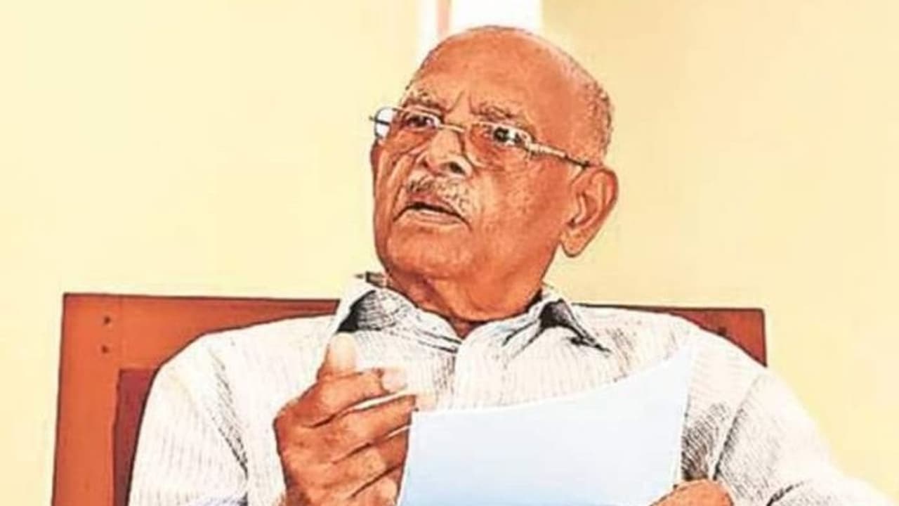 സുകുമാരക്കുറുപ്പ് കേസിൽ വഴിത്തിരിവുണ്ടാക്കിയ പൊലീസ് ഉദ്യോഗസ്ഥൻ, റിട്ട. എസ് പി ഹരിദാസ് അന്തരിച്ചു സുകുമാരക്കുറുപ്പ് കേസിൽ വഴിത്തിരിവുണ്ടാക്കിയ പൊലീസ് ഉദ്യോഗസ്ഥൻ, റിട്ട. എസ് പി ഹരിദാസ് അന്തരിച്ചു