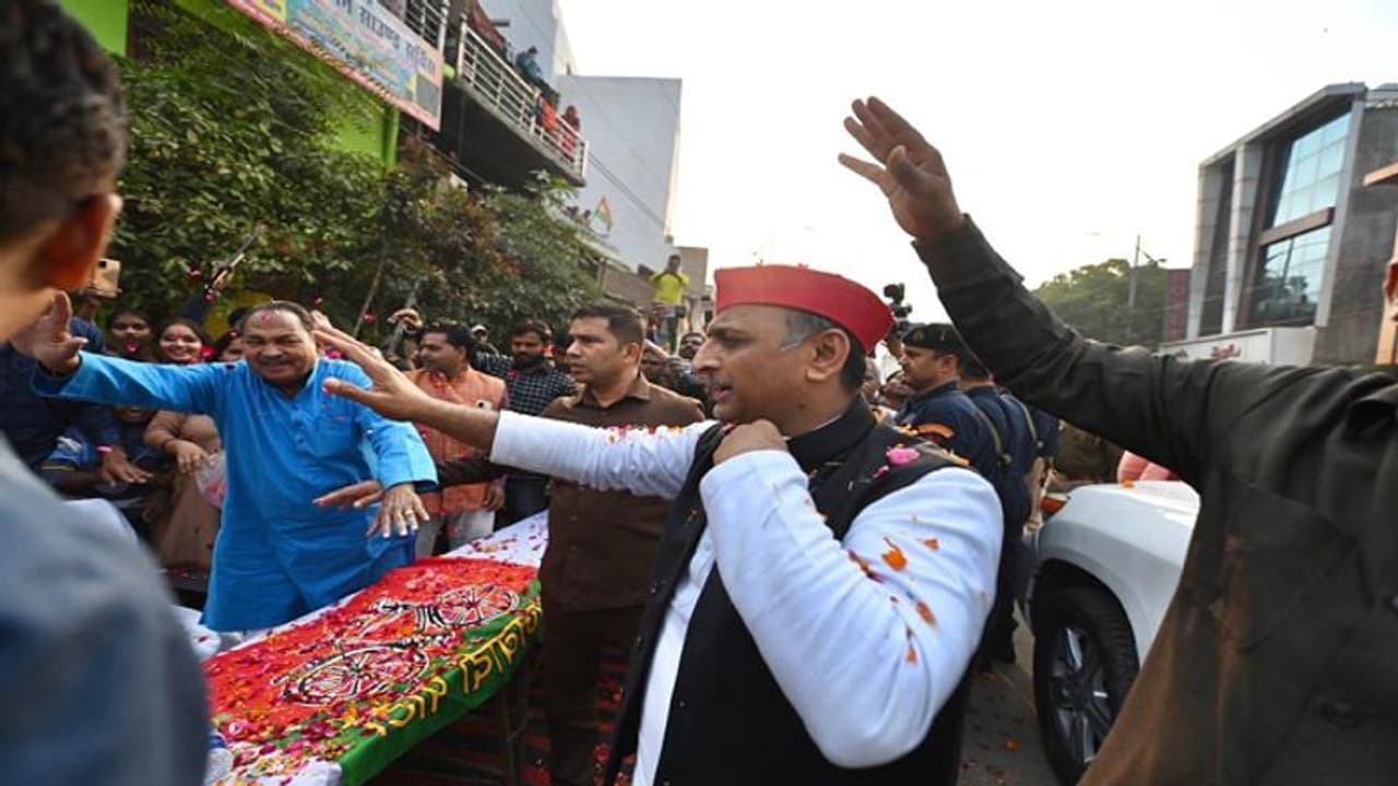 मैनपुरी उपचुनाव पर टिकी सभी की निगाहें, क्या साइलेंट वोटर करेंगे अहम बदलाव मैनपुरी उपचुनाव पर टिकी सभी की निगाहें, क्या साइलेंट वोटर करेंगे अहम बदलाव