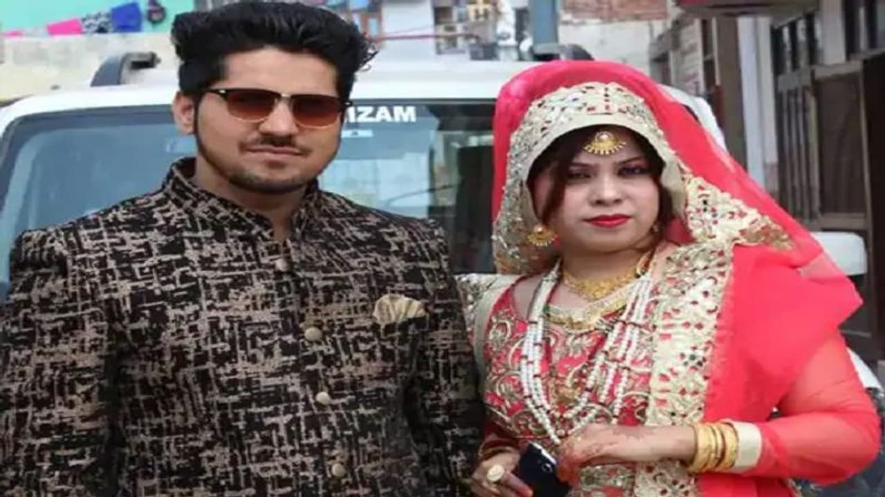 मेरठ: 6 दिन बाद कब्र से निकाली गई विवाहिता की लाश, रोते हुए पिता बोले सउदी की लड़की चल रहा दामाद का अफेयर मेरठ: 6 दिन बाद कब्र से निकाली गई विवाहिता की लाश, रोते हुए पिता बोले सउदी की लड़की चल रहा दामाद का अफेयर