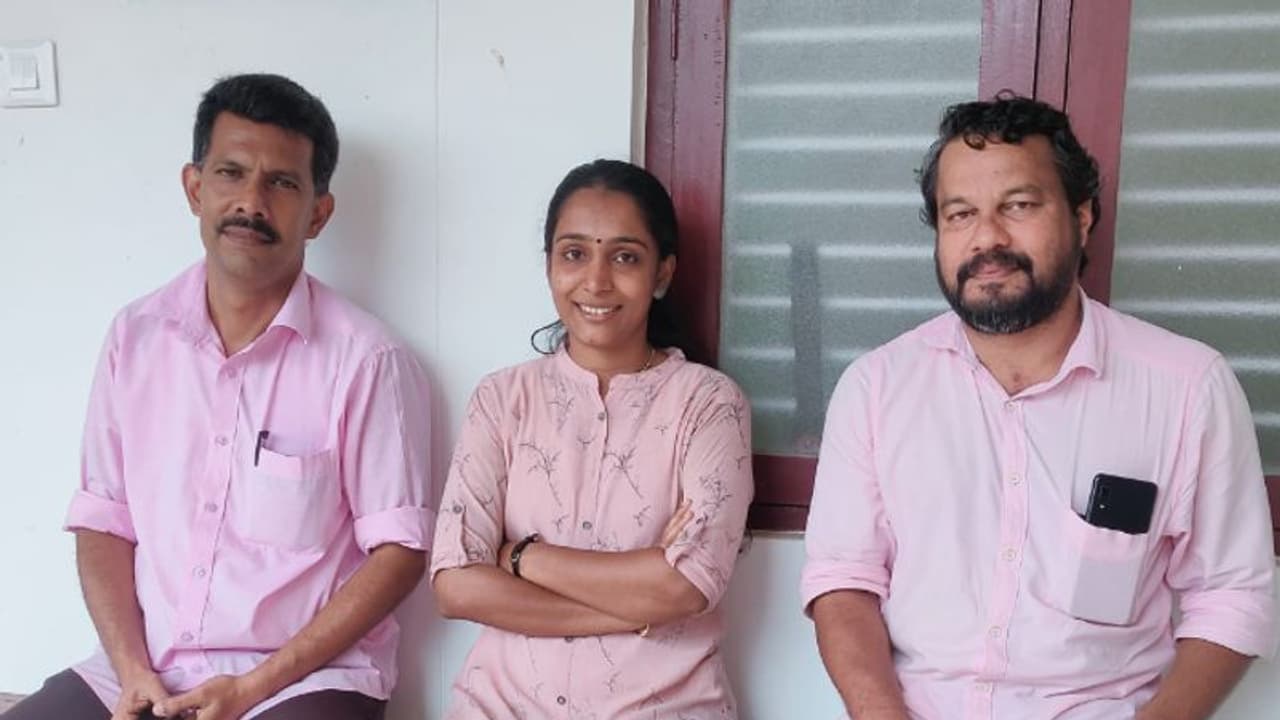 മറയ്ക്കാൻ മാത്രം അസഭ്യമായിട്ട് എന്താണുള്ളത് ? സഭ്യത നിശ്ചയിക്കുന്നതാര്? വൈറലായി അധ്യാപികയുടെ കുറിപ്പ്... മറയ്ക്കാൻ മാത്രം അസഭ്യമായിട്ട് എന്താണുള്ളത് ? സഭ്യത നിശ്ചയിക്കുന്നതാര്? വൈറലായി അധ്യാപികയുടെ കുറിപ്പ്...