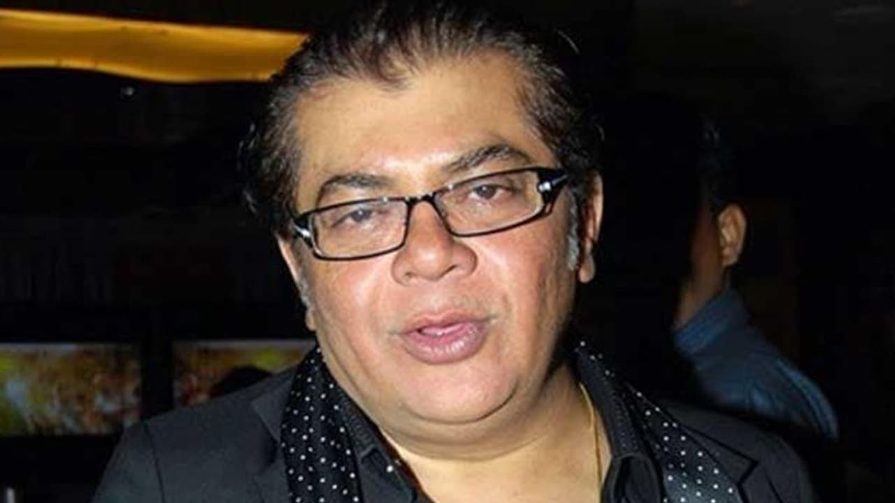 वेंटिलेटर पर जिंदगी की जंग लड़ रहे सलमान खान स्टारर 'रेडी' के प्रोड्यूसर, हार्ट अटैक के बाद हुई ऐसी हालत वेंटिलेटर पर जिंदगी की जंग लड़ रहे सलमान खान स्टारर 'रेडी' के प्रोड्यूसर, हार्ट अटैक के बाद हुई ऐसी हालत