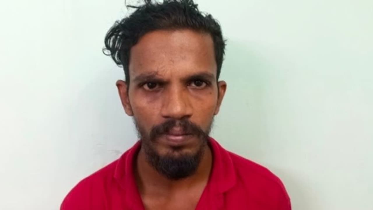 അടച്ചിട്ട വീട്ടിൽ കയറി സാനിട്ടറി ഫിറ്റിംഗ്സുകളും വയറുകളും ഇളക്കിയെടുത്ത് മോഷണം; പ്രതി മോഷണത്തിനിടെ പിടിയിൽ അടച്ചിട്ട വീട്ടിൽ കയറി സാനിട്ടറി ഫിറ്റിംഗ്സുകളും വയറുകളും ഇളക്കിയെടുത്ത് മോഷണം; പ്രതി മോഷണത്തിനിടെ പിടിയിൽ