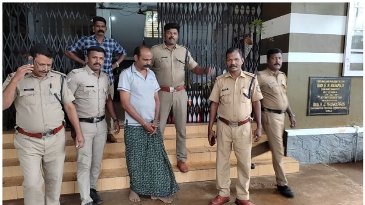 അമ്മയെയും മകളെയും കുത്തി കൊലപ്പെടുത്താൻ ശ്രമിച്ചു; അയൽവാസി പിടിയിൽ