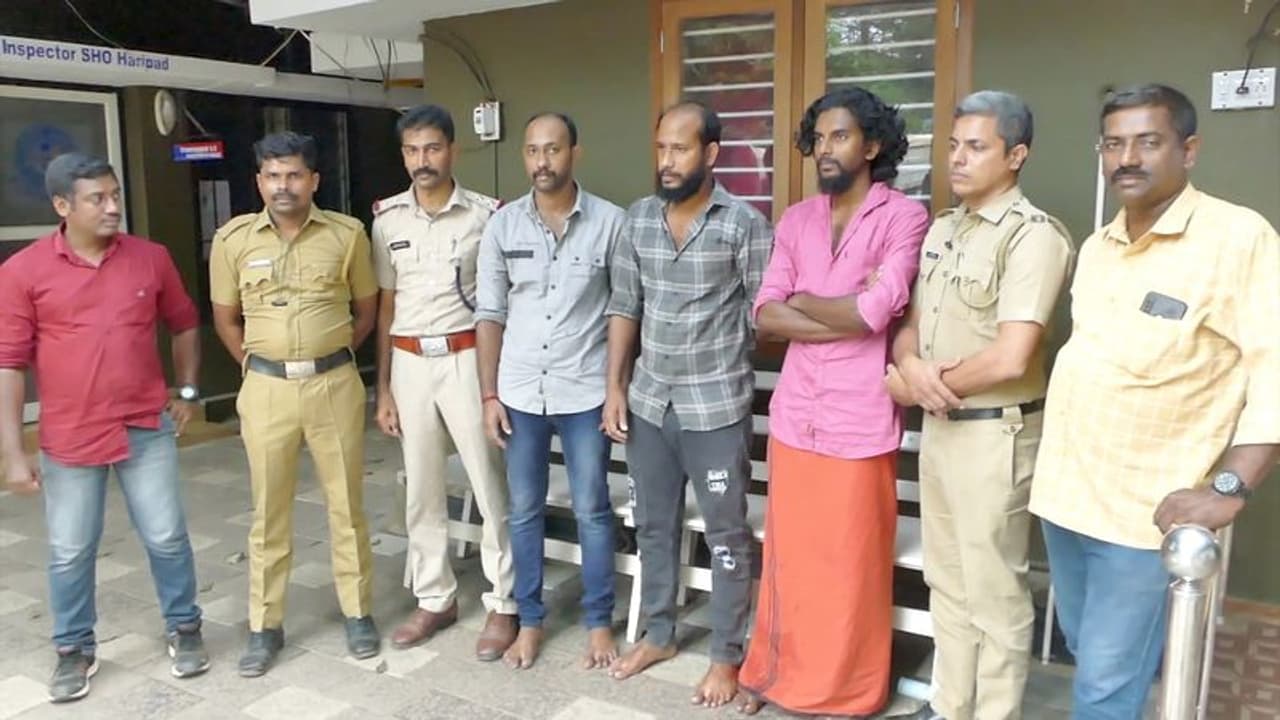 നാടൻപാട്ട് ഗാനമേളക്കിടെ സംഘർഷം; രണ്ട് യുവാക്കൾക്ക് കുത്തേറ്റു, മൂന്നുപേര്‍ കസ്റ്റഡിയിൽ