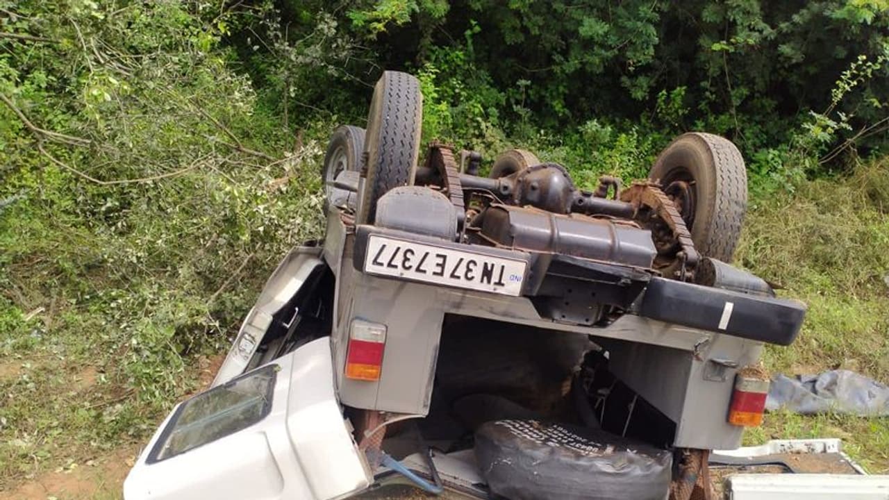 'വിലായത്ത് ബുദ്ധ'യിലെ ജീപ്പിന് നേരെ കാട്ടാന ആക്രമണം, ഡ്രൈവര് രക്ഷപ്പെട്ടത് തലനാരിഴയ്ക്ക് 'വിലായത്ത് ബുദ്ധ'യിലെ ജീപ്പിന് നേരെ കാട്ടാന ആക്രമണം, ഡ്രൈവര് രക്ഷപ്പെട്ടത് തലനാരിഴയ്ക്ക്