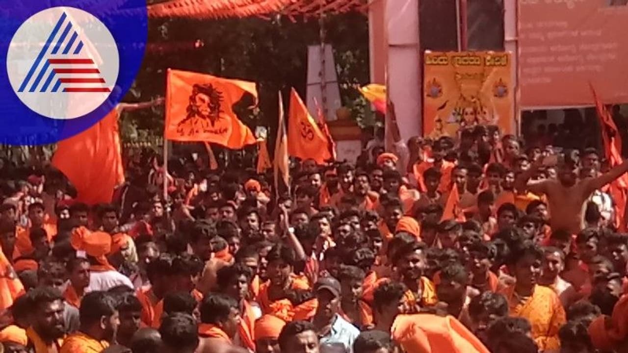 ಸಂಕೀರ್ತನಾ ಯಾತ್ರೆ ವೇಳೆ ಮಸೀದಿಗೆ ನುಗ್ಗಲು ಯತ್ನ, ಪೊಲೀಸರ ತಡೆ