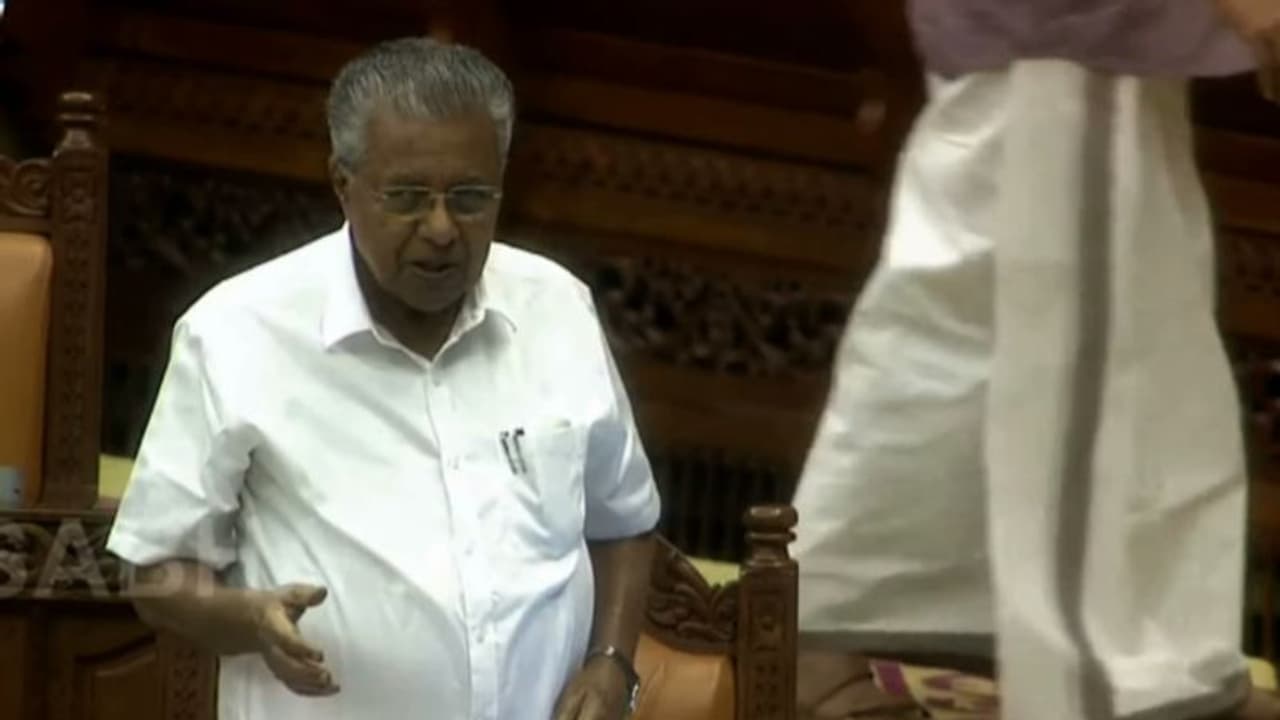 മാലിന്യ പ്ലാന്റ് വേണ്ടെന്ന് ജനങ്ങൾ കൂടി തീരുമാനിക്കുന്നത് ശരിയല്ല,എല്ലാവരും സഹകരിക്കണം മുഖ്യമന്ത്രി മാലിന്യ പ്ലാന്റ് വേണ്ടെന്ന് ജനങ്ങൾ കൂടി തീരുമാനിക്കുന്നത് ശരിയല്ല,എല്ലാവരും സഹകരിക്കണം മുഖ്യമന്ത്രി