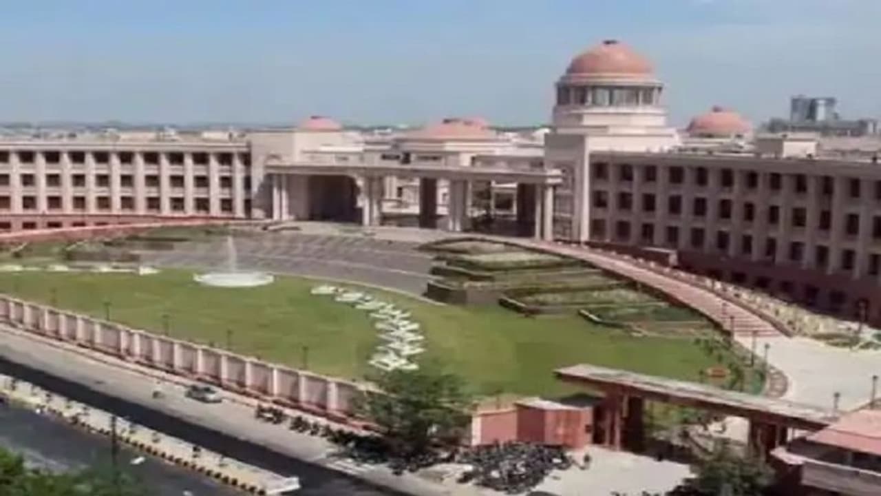 UP में जातिगत रैलियों पर लगेगी रोक? HC ने BJP, सपा, कांग्रेस, बसपा और चुनाव आयुक्त को नोटिस जारी कर मांगा जवाब UP में जातिगत रैलियों पर लगेगी रोक? HC ने BJP, सपा, कांग्रेस, बसपा और चुनाव आयुक्त को नोटिस जारी कर मांगा जवाब