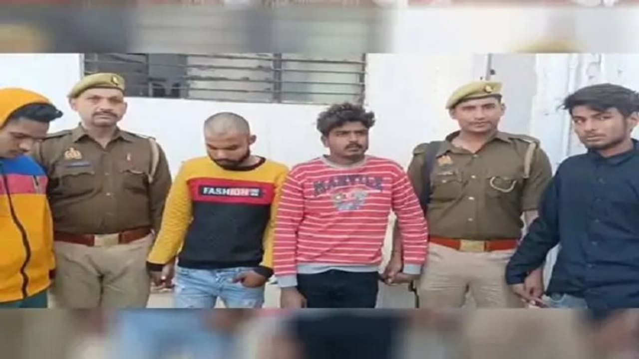 प्रेमिका को खुश करने के लिए अपने ही घर में की चोरी, बेटे ने दोस्तों संग परिवार को बनाया बंधक, ऐसे हुआ खुलासा प्रेमिका को खुश करने के लिए अपने ही घर में की चोरी, बेटे ने दोस्तों संग परिवार को बनाया बंधक, ऐसे हुआ खुलासा