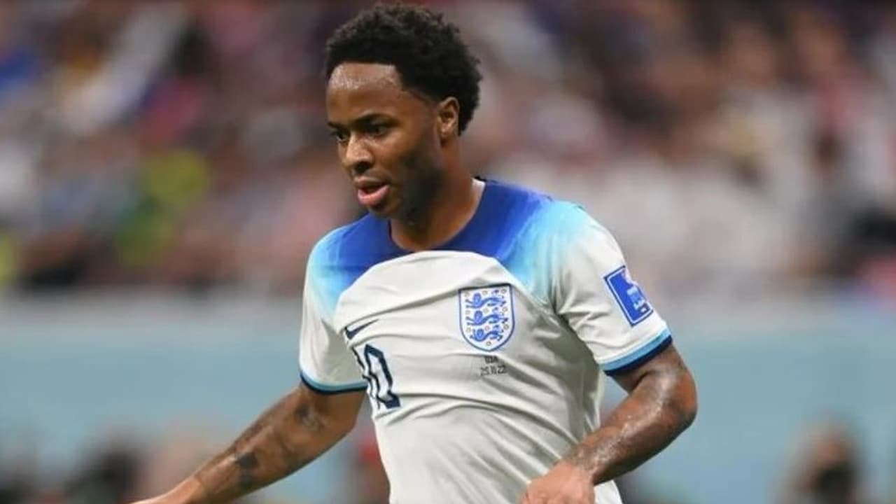 FIFA World Cup 2022: घर में घुसकर चोरों ने की लूट, इंग्लैंड के इस खिलाड़ी को वर्ल्डकप छोड़कर लौटना पड़ा FIFA World Cup 2022: घर में घुसकर चोरों ने की लूट, इंग्लैंड के इस खिलाड़ी को वर्ल्डकप छोड़कर लौटना पड़ा