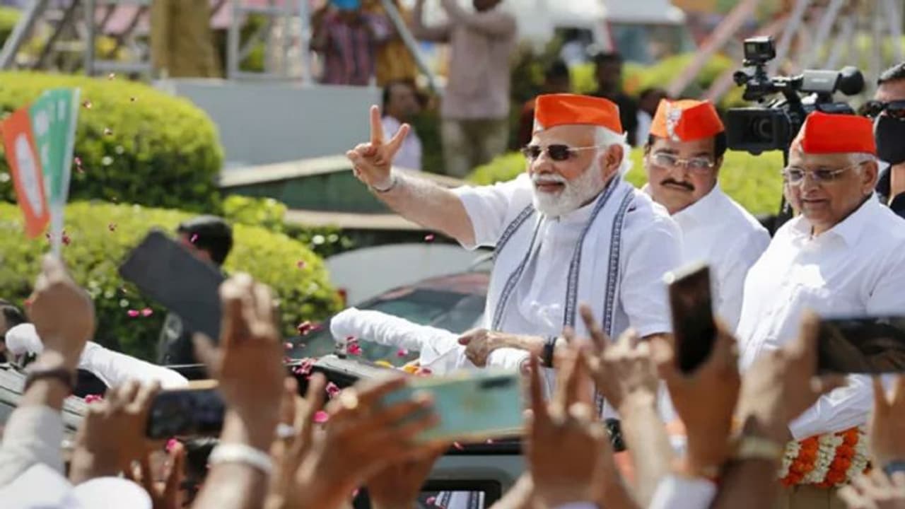 Gujarat Assembly Elections: ಚುನಾವಣೋತ್ತರ ಸಮೀಕ್ಷೆಯಲ್ಲಿ ಬಿಜೆಪಿಗೆ ದಾಖಲೆಯ ಬಹುಮತ, ಮತ್ತೆ ಅಧಿಕಾರಕ್ಕೆ..! Gujarat Assembly Elections: ಚುನಾವಣೋತ್ತರ ಸಮೀಕ್ಷೆಯಲ್ಲಿ ಬಿಜೆಪಿಗೆ ದಾಖಲೆಯ ಬಹುಮತ, ಮತ್ತೆ ಅಧಿಕಾರಕ್ಕೆ..!