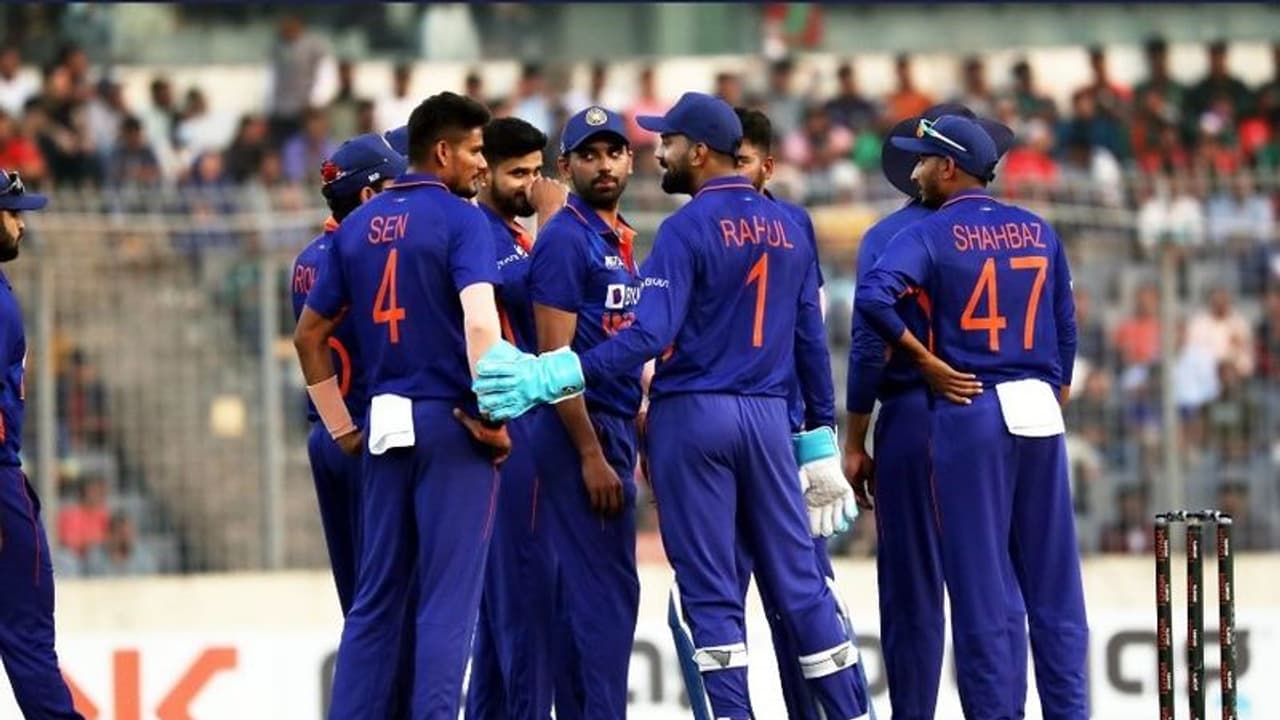 அவன் ODI கிரிக்கெட்டில் என்னத்த சாதிச்சான்னு அவனை டீம்ல எடுத்தீங்க..? இந்திய அணி தேர்வை விளாசிய முன்னாள் வீரர்