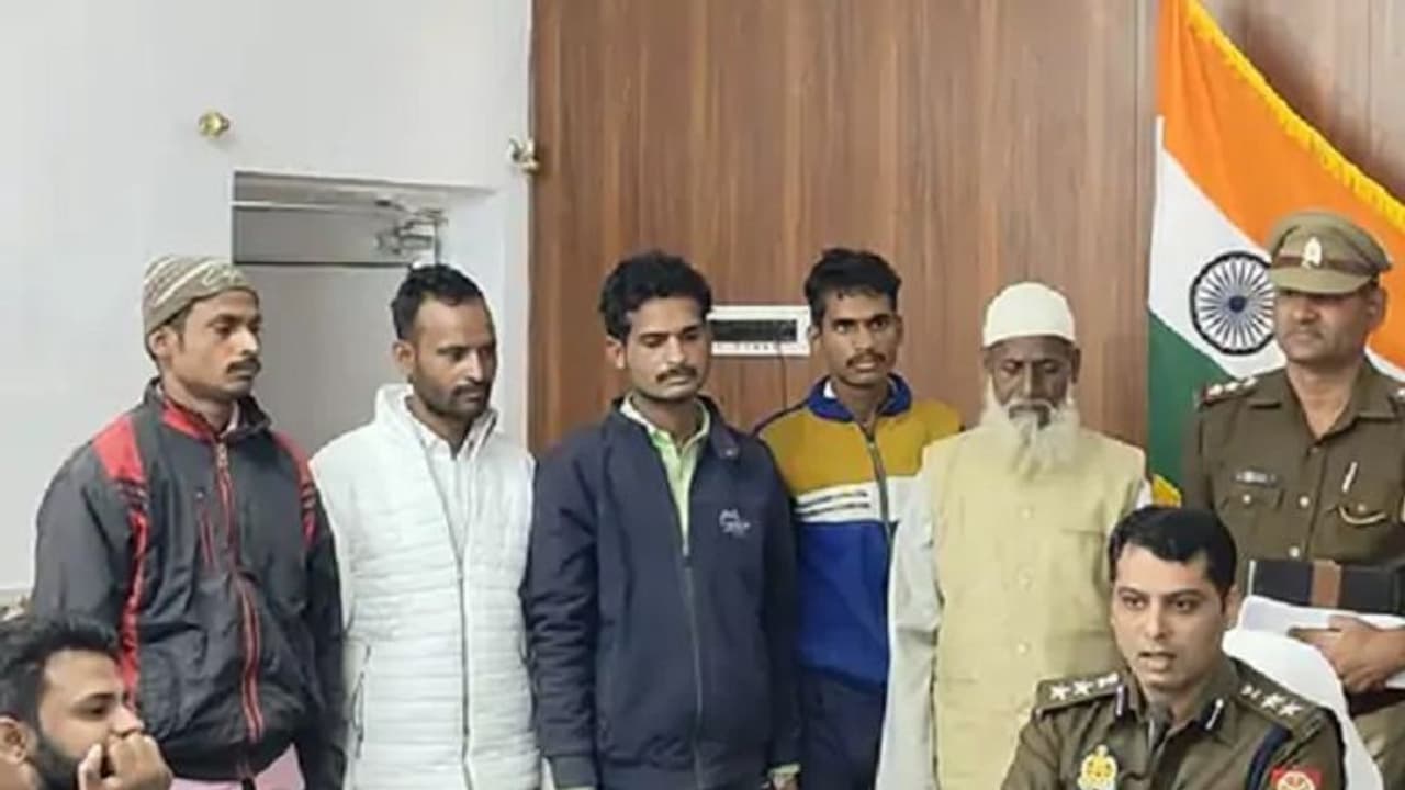 पिता चाचा और दादा ने की बेटी की हत्या, दुश्मन को फंसाने के लिए मारे इतने चाकू कि मासूम की आंते निकल आईं बाहर