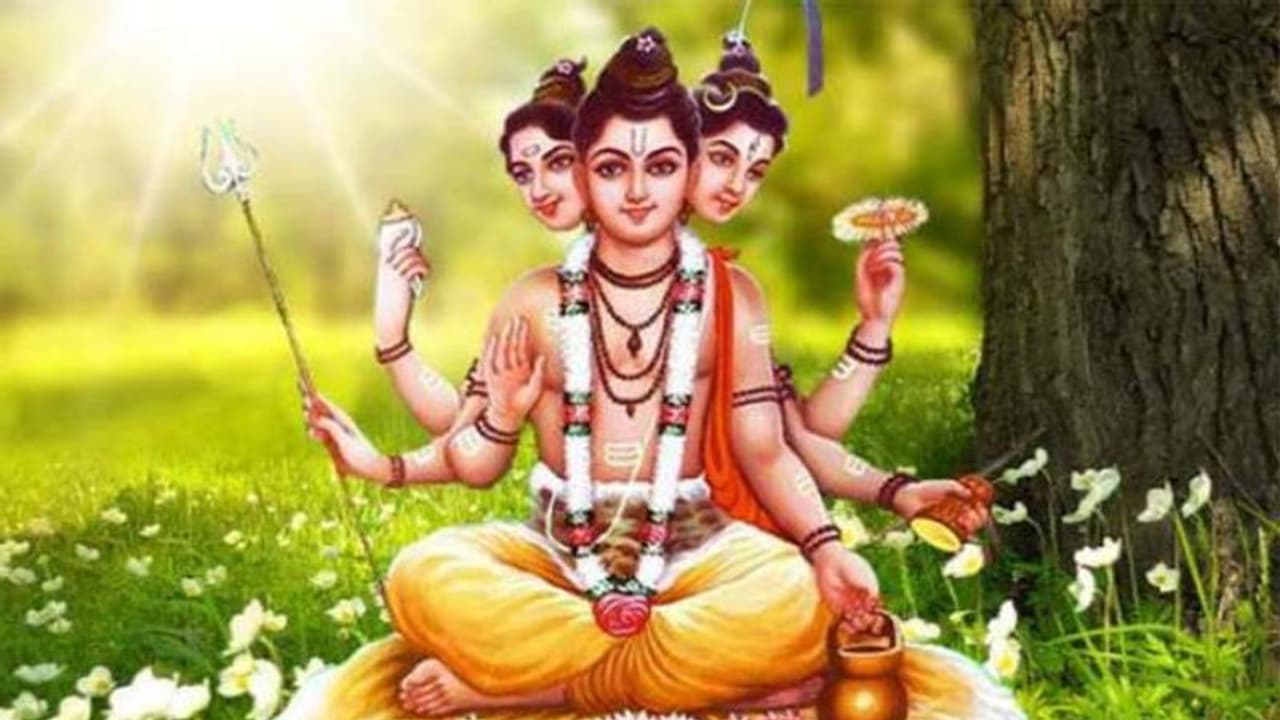 Dattatreya Jayanti 2022: किस देवता के अवतार हैं दत्तात्रेय, कैसे हुआ इनका जन्म? जानें रोचक कथा Dattatreya Jayanti 2022: किस देवता के अवतार हैं दत्तात्रेय, कैसे हुआ इनका जन्म? जानें रोचक कथा