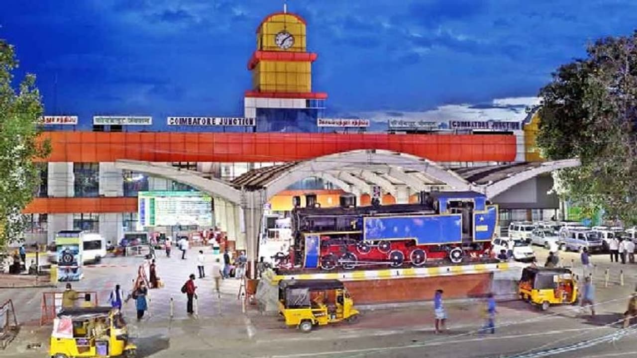 பாபர் மசூதி இடிப்பு தினம்… கோவை ரயில் நிலையத்தில் பலத்த போலீஸ் பாதுகாப்பு!! பாபர் மசூதி இடிப்பு தினம்… கோவை ரயில் நிலையத்தில் பலத்த போலீஸ் பாதுகாப்பு!!