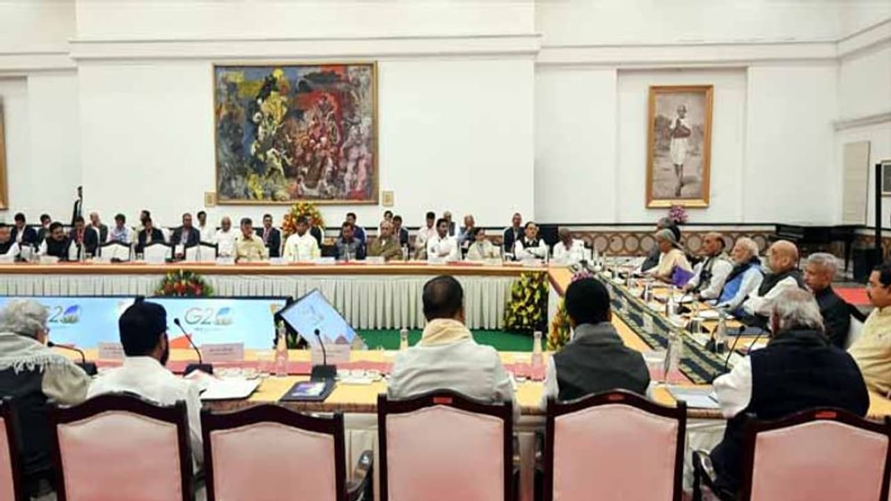 జీ 20 సమ్మిట్‌పై సీఎంలు,అఖిలపక్షంతో మోడీ భేటీ: కేసీఆర్ దూరం, హాజరైన జగన్