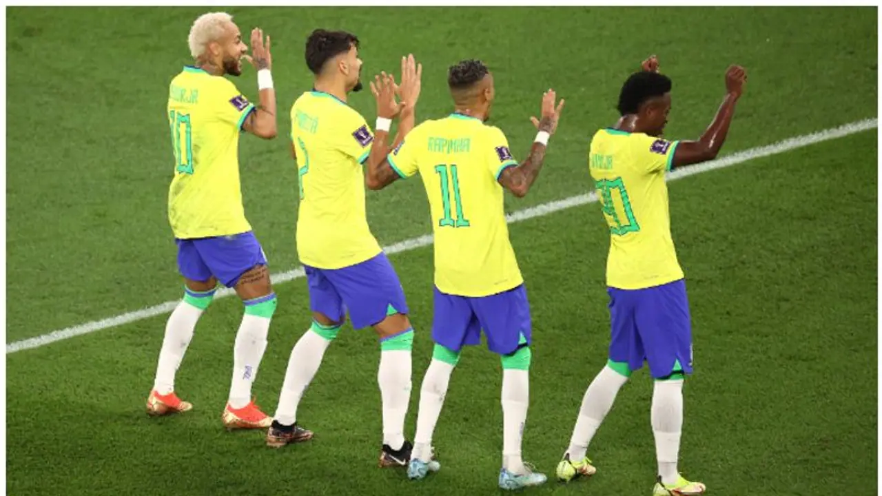 ഇന്നെന്താ വിഷുവാണോ, പടക്കമൊക്കെ പൊട്ടുന്നുണ്ടല്ലോ! കൊറിയക്ക് മേൽ ആറാടി ബ്രസീൽ, ഗോളടി മേളം ഇന്നെന്താ വിഷുവാണോ, പടക്കമൊക്കെ പൊട്ടുന്നുണ്ടല്ലോ! കൊറിയക്ക് മേൽ ആറാടി ബ്രസീൽ, ഗോളടി മേളം