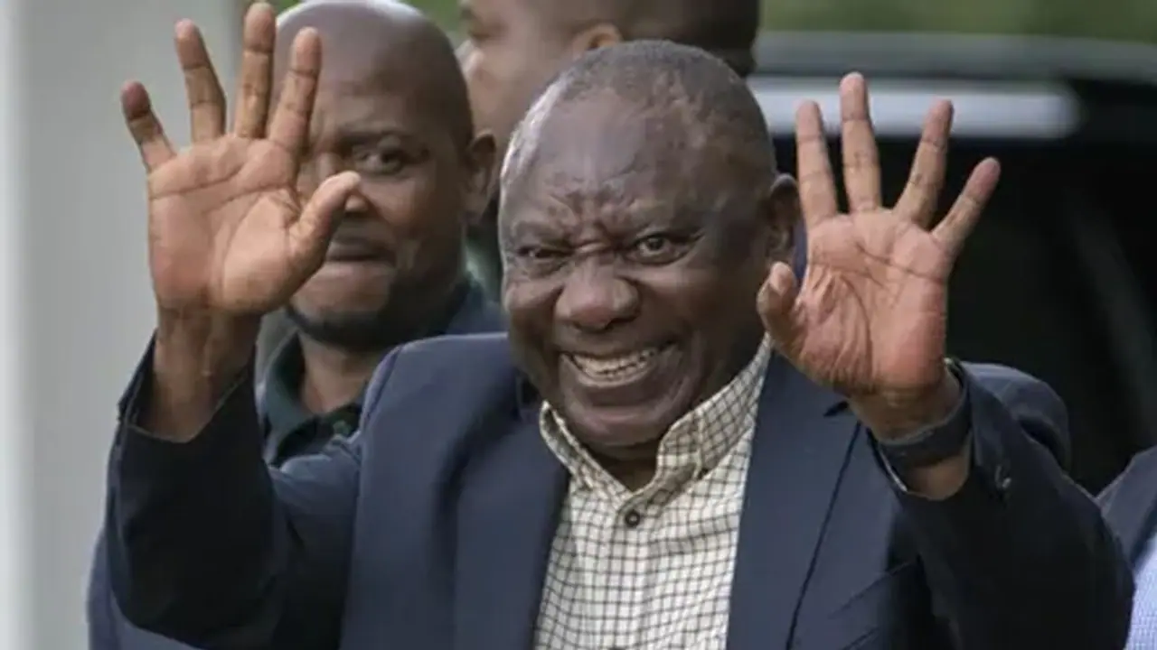 अपने 'फला फला' फार्म हाउस में छुपाकर रखे लाखों डॉलर से जुड़े करप्शन में बच निकले दक्षिण अफ्रीका के राष्ट्रपति अपने 'फला फला' फार्म हाउस में छुपाकर रखे लाखों डॉलर से जुड़े करप्शन में बच निकले दक्षिण अफ्रीका के राष्ट्रपति