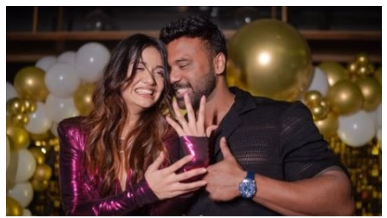 Divya Agarwal gets engaged to Apurva Padgaonkar on her 30th birthday; she was earlier dating Varun Sood