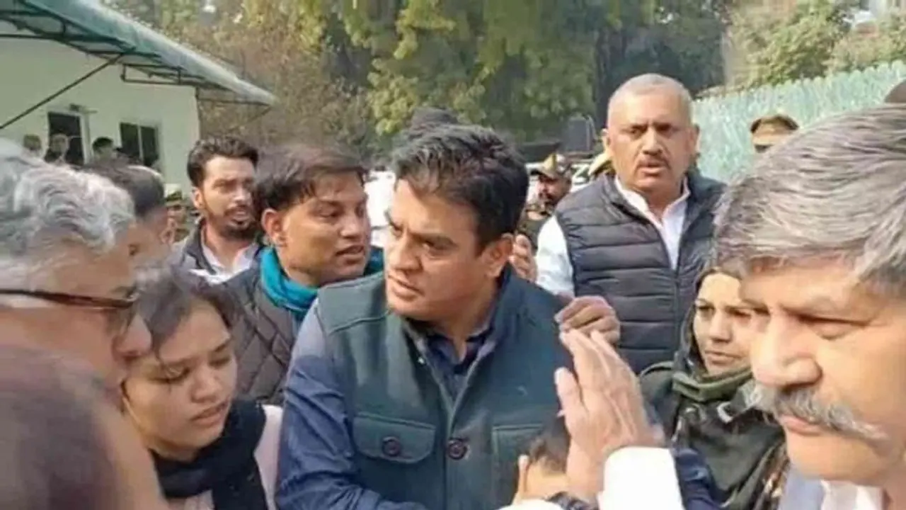 कानपुर: आगजनी मामले में बढ़ी SP नेता इरफान सोलंकी की मुश्किलें, पुलिस को मिले 3 चश्मदीद गवाह, अहम होगी भूमिका कानपुर: आगजनी मामले में बढ़ी SP नेता इरफान सोलंकी की मुश्किलें, पुलिस को मिले 3 चश्मदीद गवाह, अहम होगी भूमिका