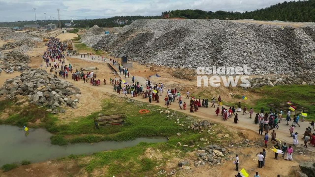 വിഴിഞ്ഞം സമരം തകർക്കാൻ കള്ളക്കഥ പ്രചരിപ്പിക്കുന്നു; വിമർശിച്ച് തൃശ്ശൂർ അതിരൂപത മുഖപത്രം