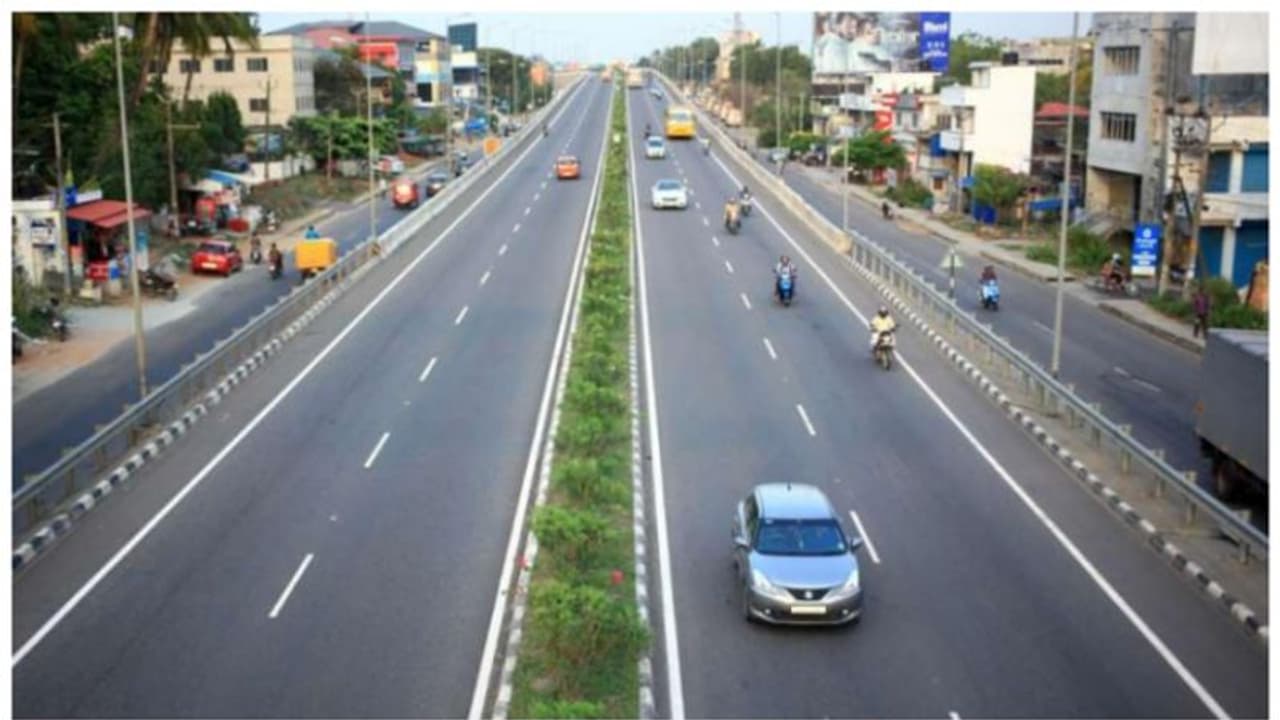 "ദിസ് ഈസ് റാംഗ്.." തെറ്റിച്ചോടിക്കുന്നവര്ക്കെതിരെ 'തെറ്റിച്ചൊല്ലി' കേരളാ പൊലീസ്! "ദിസ് ഈസ് റാംഗ്.." തെറ്റിച്ചോടിക്കുന്നവര്ക്കെതിരെ 'തെറ്റിച്ചൊല്ലി' കേരളാ പൊലീസ്!