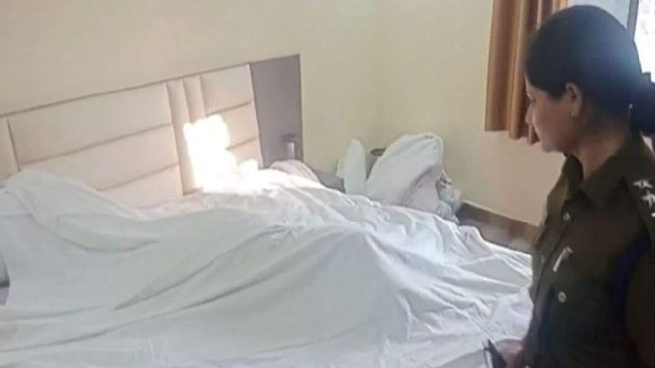 पुणे से शर्मनाक खबर: इंजीनियर पत्नी ने दिया बच्चे को जन्म, लेकिन इंजीनियर पति ने कर दी हत्या पुणे से शर्मनाक खबर: इंजीनियर पत्नी ने दिया बच्चे को जन्म, लेकिन इंजीनियर पति ने कर दी हत्या