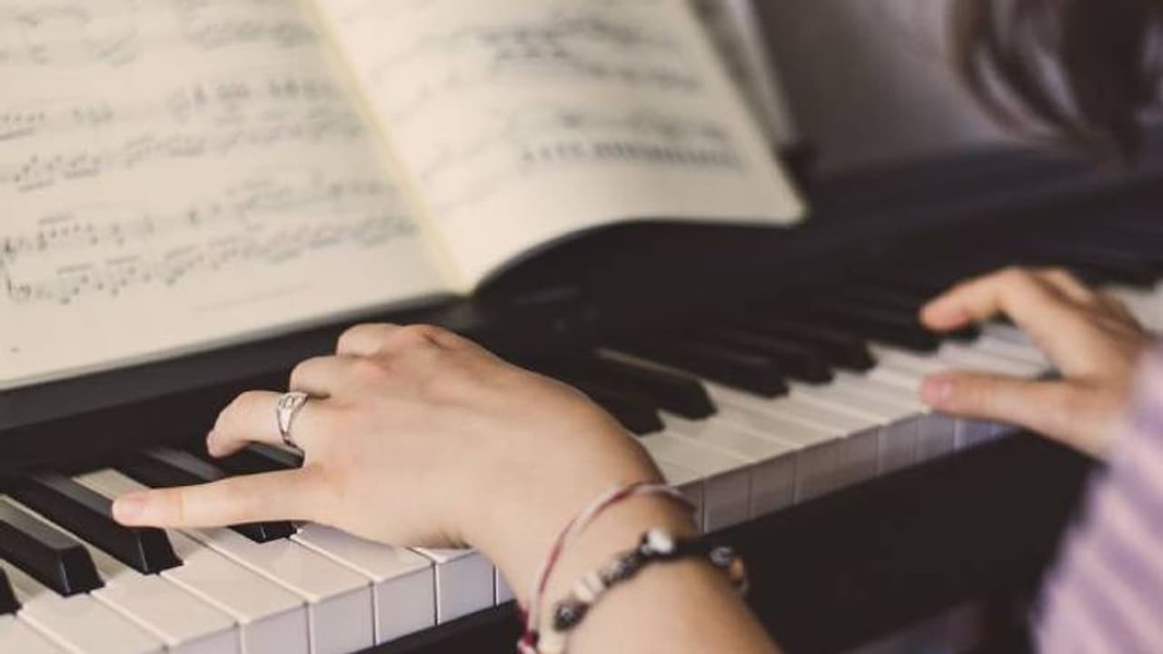 പിയാനോ ക്ലാസിനിടെ 14കാരിയ്ക്കുനേരെ ലൈംഗികാതിക്രമം;സംഗീതോപകരണ അധ്യാപകന് 25 വര്‍ഷം തടവും 4.5 ലക്ഷം പിഴയും