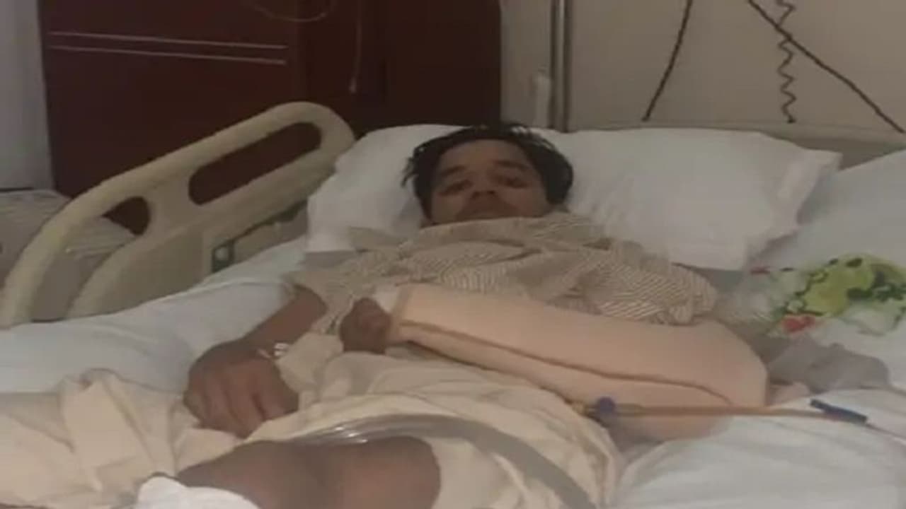 आगरा: दिव्यांगता का मजाक बनाए जाने पर तीसरी मंजिल से कूदा 12वीं का छात्र, स्कूल प्रबंधक पर लगाया गंभीर आरोप आगरा: दिव्यांगता का मजाक बनाए जाने पर तीसरी मंजिल से कूदा 12वीं का छात्र, स्कूल प्रबंधक पर लगाया गंभीर आरोप