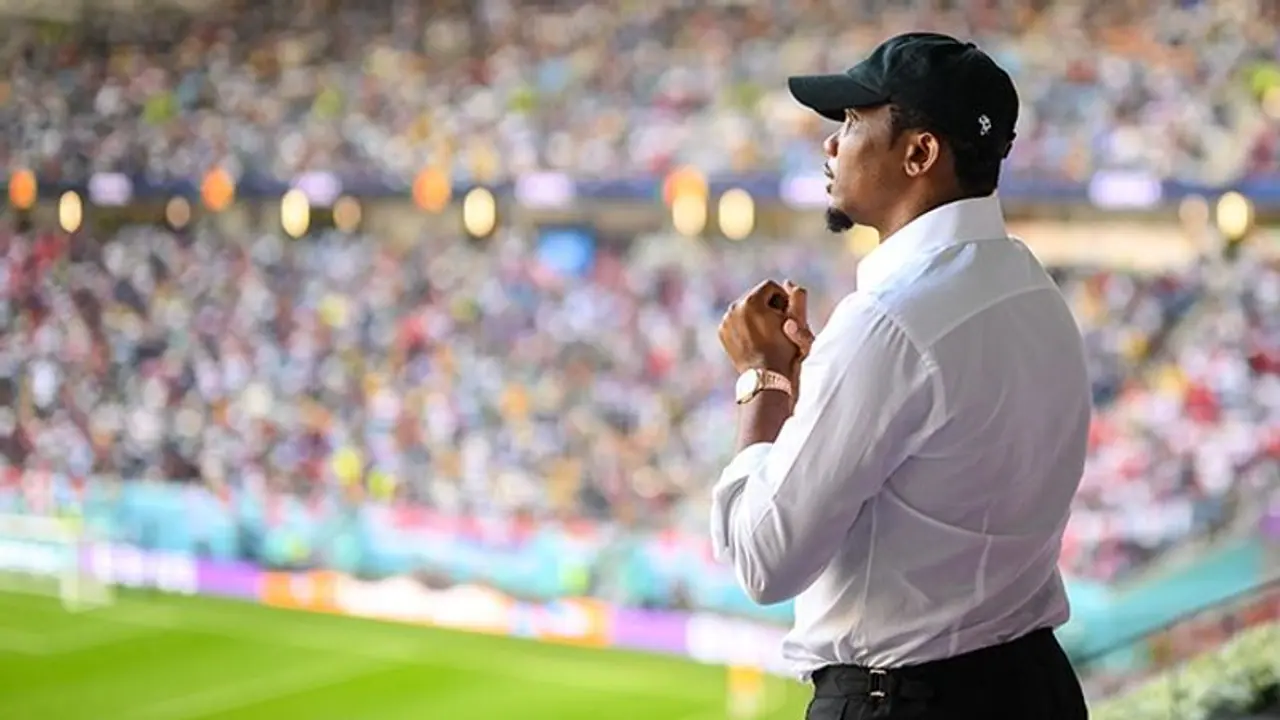 Cameroon legend Samuel Eto’o slammed for brutally attacking a man outside Qatar World Cup 2022 stadium Cameroon legend Samuel Eto’o slammed for brutally attacking a man outside Qatar World Cup 2022 stadium