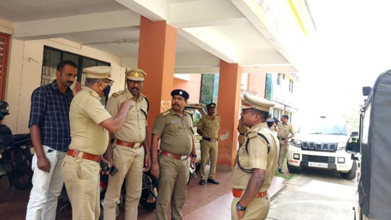 पुलिस में नौकरी करना चाहते हैं..? इस राज्य में निकली भर्ती, यहां जानिए पूरा प्रॉसेस और कैसे करना है अप्लाई पुलिस में नौकरी करना चाहते हैं..? इस राज्य में निकली भर्ती, यहां जानिए पूरा प्रॉसेस और कैसे करना है अप्लाई