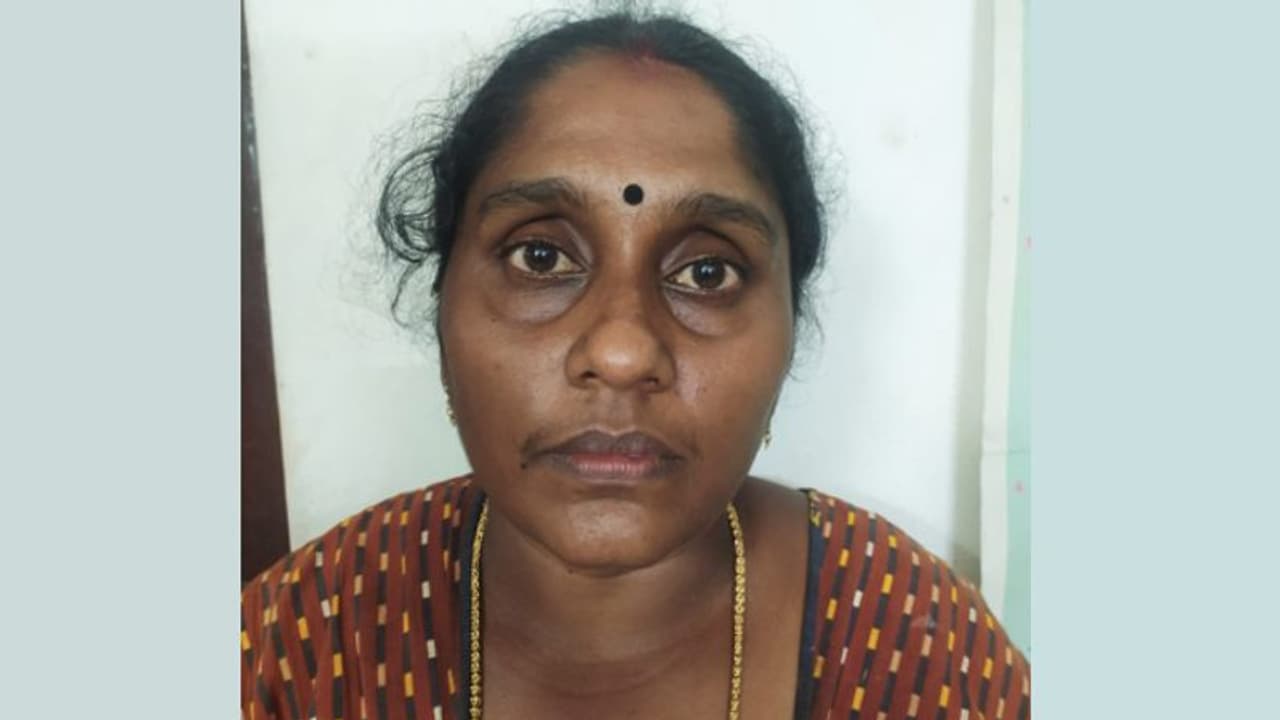 വൈകുന്നേരം വീട്ടിൽ കയറി ഒളിച്ചിരുന്നു, രാത്രി ഒരു ലക്ഷം രൂപയും സ്വർണവും മോഷ്ടിച്ച് മുങ്ങി, യുവതി അറസ്റ്റിൽ