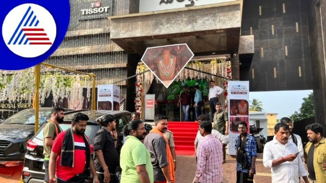 Mangaluru Moral Policing: ಸುಲ್ತಾನ್ ಗೋಲ್ಡ್ ನೈತಿಕ ಪೊಲೀಸ್ ಗಿರಿ ಪ್ರಕರಣ, ಮೂರು ಪ್ರತ್ಯೇಕ ಎಫ್ಐಆರ್ ದಾಖಲು Mangaluru Moral Policing: ಸುಲ್ತಾನ್ ಗೋಲ್ಡ್ ನೈತಿಕ ಪೊಲೀಸ್ ಗಿರಿ ಪ್ರಕರಣ, ಮೂರು ಪ್ರತ್ಯೇಕ ಎಫ್ಐಆರ್ ದಾಖಲು