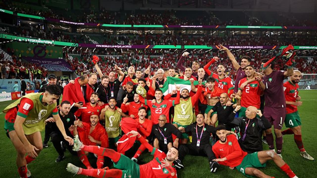 സ്പെയ്നിനെതിരായ ചരിത്ര വിജയം; പലസ്തീന് പതാകയേന്തി ആഘോഷിച്ച് മൊറോക്കന് ടീം വീഡിയോ സ്പെയ്നിനെതിരായ ചരിത്ര വിജയം; പലസ്തീന് പതാകയേന്തി ആഘോഷിച്ച് മൊറോക്കന് ടീം വീഡിയോ