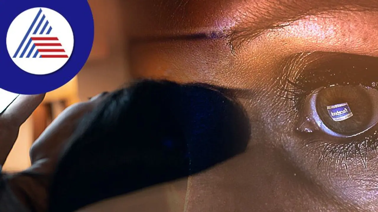 Eye Care: ದಿನಕ್ಕೆ ಎಷ್ಟು ತಾಸು ಮೊಬೈಲ್ ನೋಡ್ತೀರಿ? ನಿಮ್ಮ ಕಣ್ಣುಗಳೆಷ್ಟು ಅಪಾಯದಲ್ಲಿವೆ? Eye Care: ದಿನಕ್ಕೆ ಎಷ್ಟು ತಾಸು ಮೊಬೈಲ್ ನೋಡ್ತೀರಿ? ನಿಮ್ಮ ಕಣ್ಣುಗಳೆಷ್ಟು ಅಪಾಯದಲ್ಲಿವೆ?