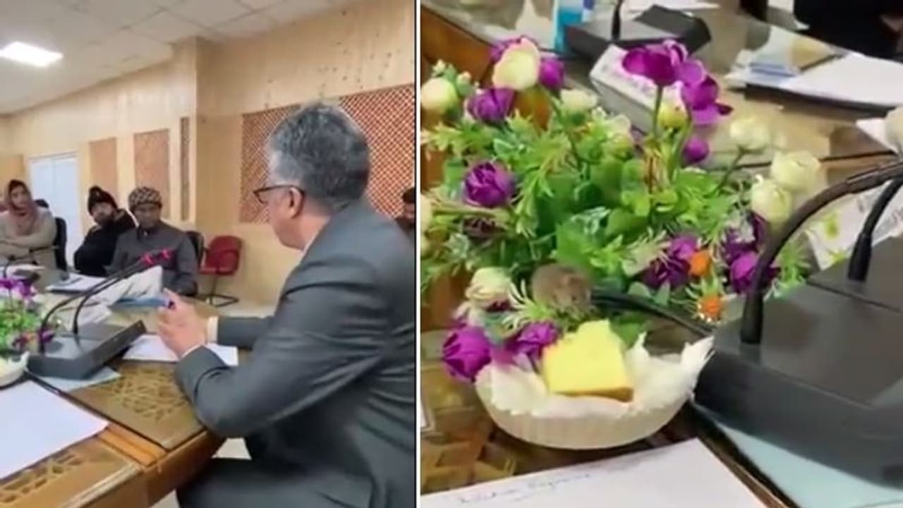 മീറ്റിംഗിനിടെ ക്യാമറയില്‍ പെട്ട 'കള്ളൻ'; രസകരമായ വീഡിയോ...