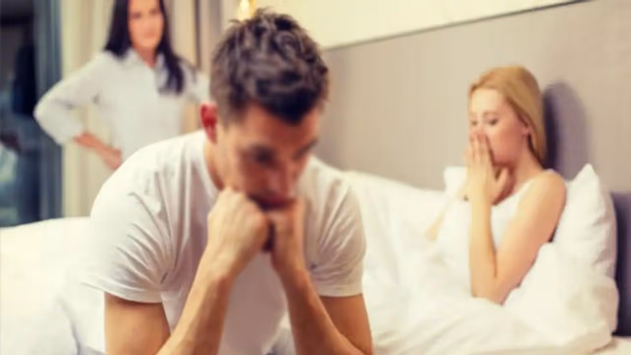 ಮನೆಗೆ ಮಡದಿ, ಹೊರಗಡೆ ಪಿಂಕಿಯೂ ಜೊತೆಗಿರಬೇಕು ಅಂತಾನೆ ಗಂಡ, ಏನಪ್ಪಾ ಮಾಡೋದು?