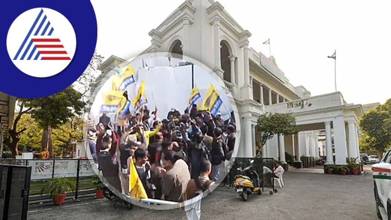 Delhi MCD Election Results: ಎಎಪಿಯಿಂದ ಸಂಭ್ರಮಾಚರಣೆ, ಕಾಂಗ್ರೆಸ್ ಕಚೇರಿ ಖಾಲಿ ಖಾಲಿ..! Delhi MCD Election Results: ಎಎಪಿಯಿಂದ ಸಂಭ್ರಮಾಚರಣೆ, ಕಾಂಗ್ರೆಸ್ ಕಚೇರಿ ಖಾಲಿ ಖಾಲಿ..!