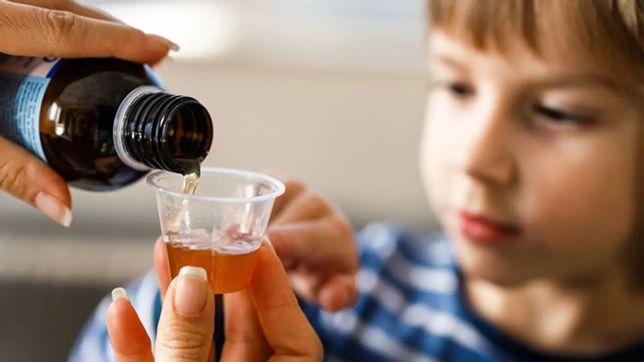 सर्दी खांसी की दवाइयों में डाला जा रहा 'जहर', अगर आपके कफ सिरप में भी है यह चीज, तो बंद कर दें इसका सेवन सर्दी खांसी की दवाइयों में डाला जा रहा 'जहर', अगर आपके कफ सिरप में भी है यह चीज, तो बंद कर दें इसका सेवन